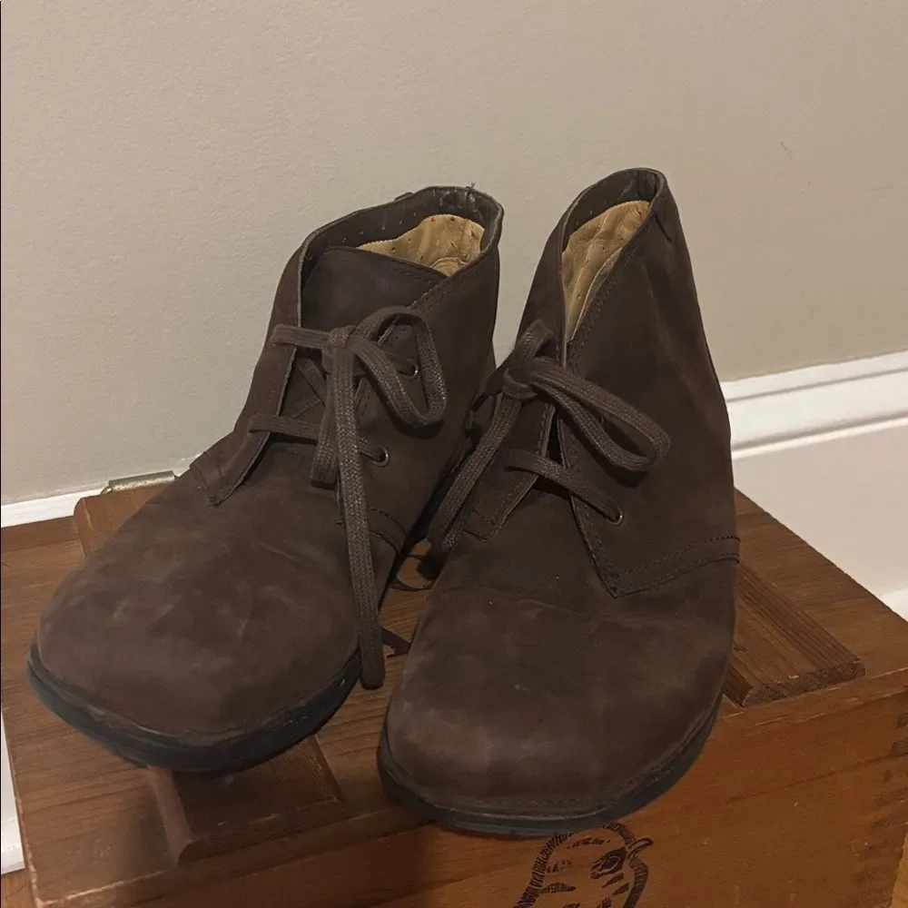 Clarks size boots up